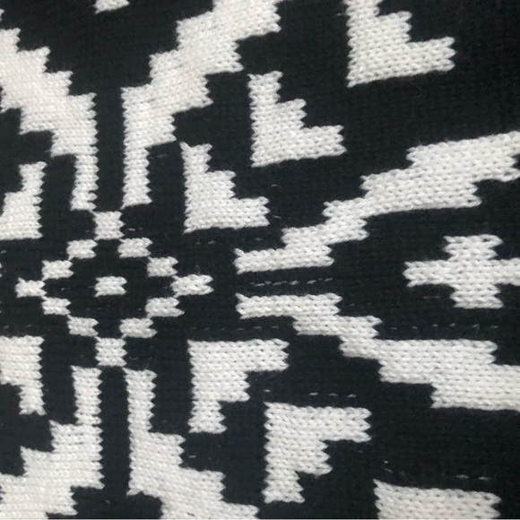 Fabulous sweater! New! Zipper in the left shoulder, fingers holes - Picture 4 of 6